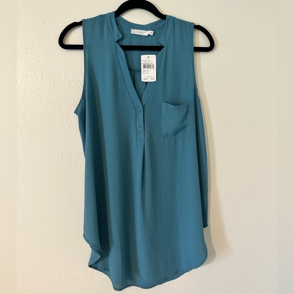 🌟SALE🌟 Lush blue sleeveless blouse - Picture 3 of 7